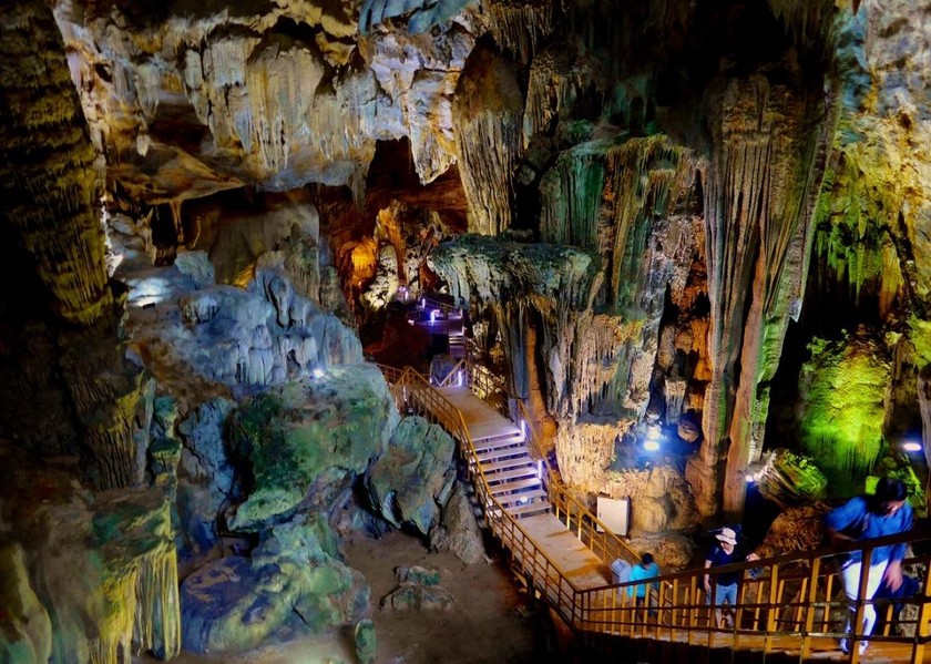 HUE - PHONG NHA CAVE  OR THIEN DUONG CAVE 1DAY TOUR